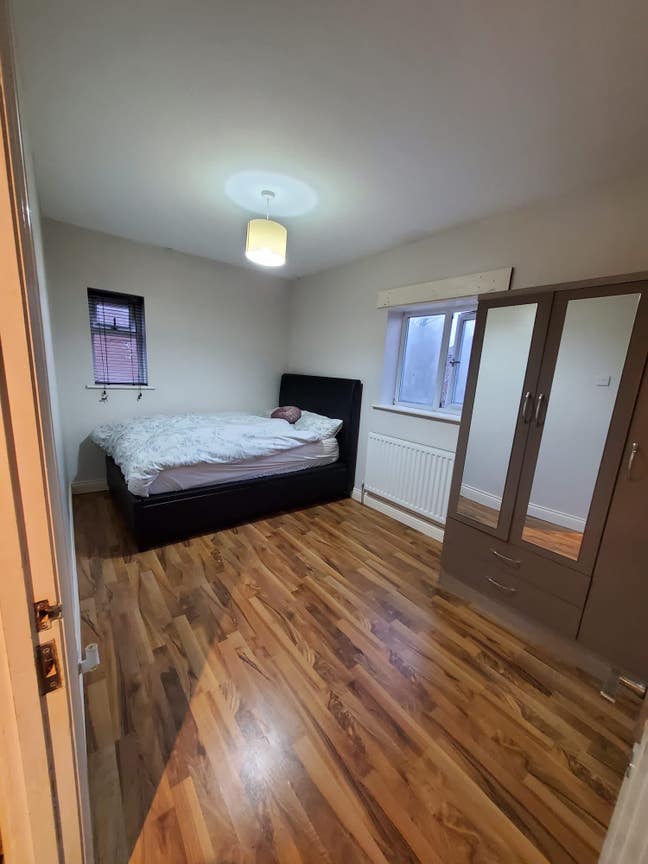 Room available  Main Photo