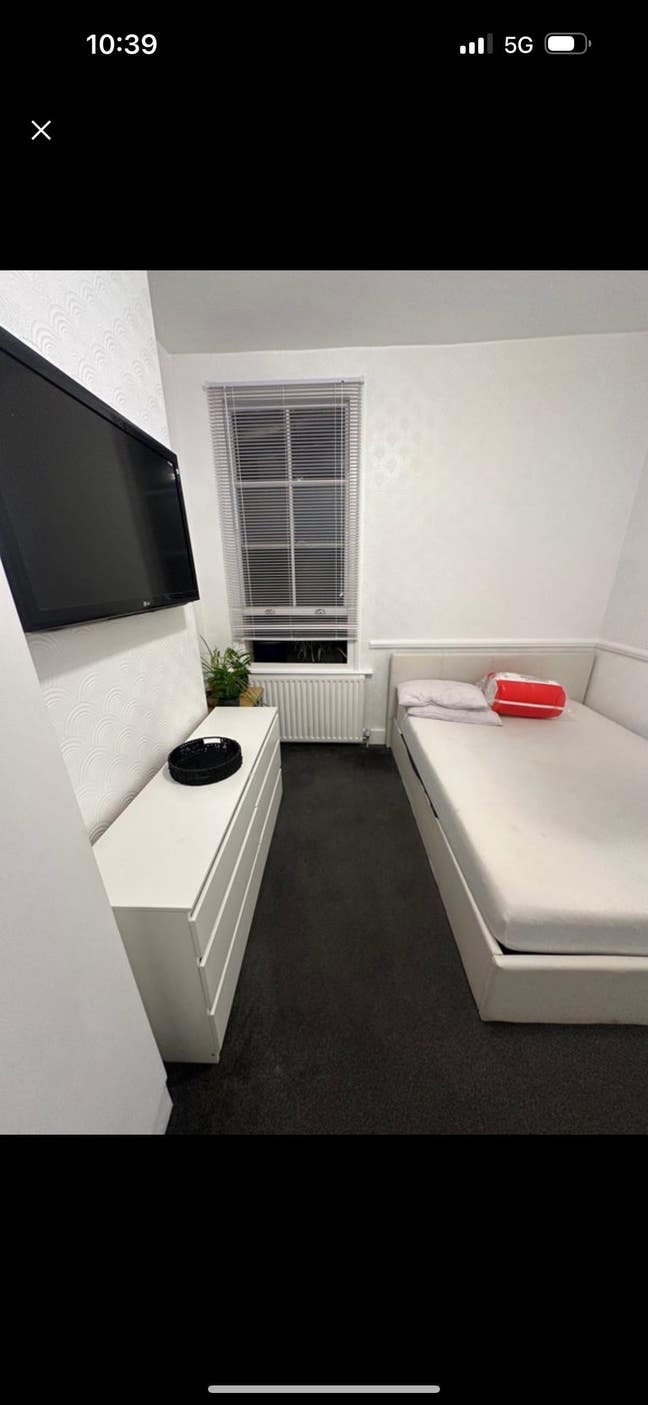 Nice size double bedroom a short walk from Clapham Main Photo