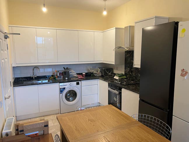 Sunny double room in newly refurbished flat  Main Photo