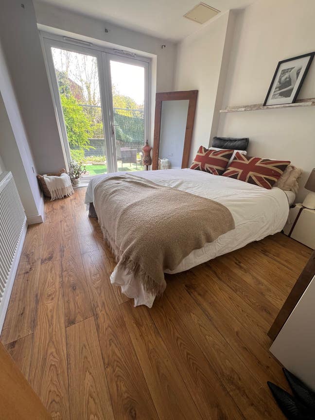 Ladies Only -  Whole House to Your Self in Dec Main Photo