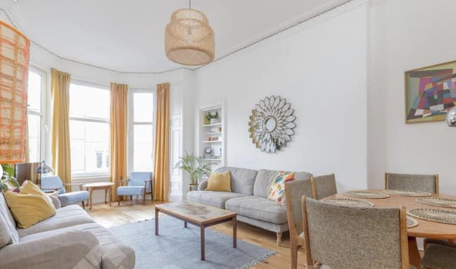 Spacious Room in Beautiful Flat  Main Photo