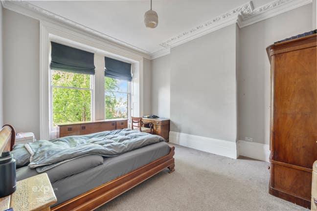 Very large bedroom in Victorian garden maisonette. Main Photo