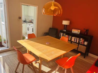 Mon-Fri let Main Photo