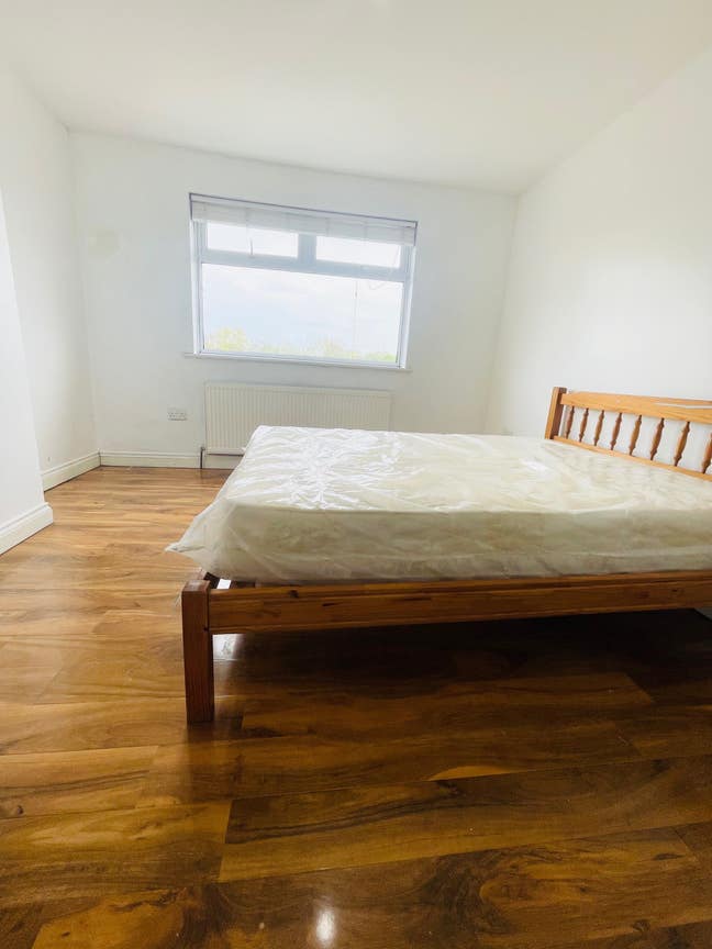 Double Room for Rent  650 PCM in Morden SM4  Main Photo