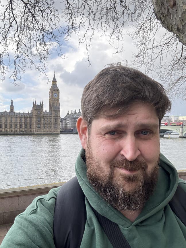 Local professional looking for short term letting  Main Photo