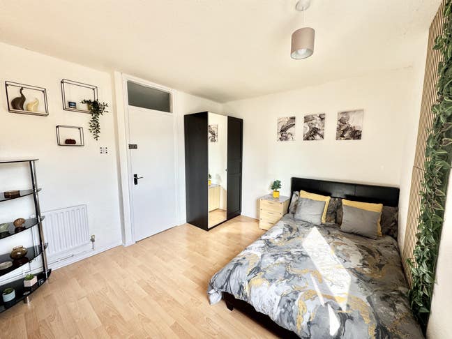 Large Dbl Room,  2 Baths Cleaner All Bills Inc Main Photo