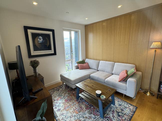 Double room in a 2 bedroom flat in Wandsworth  Main Photo