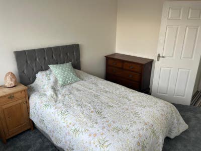 Well-lit Spacious Double Room Main Photo