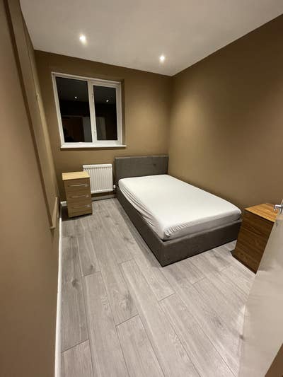 Bedroom for rent near Uni Main Photo