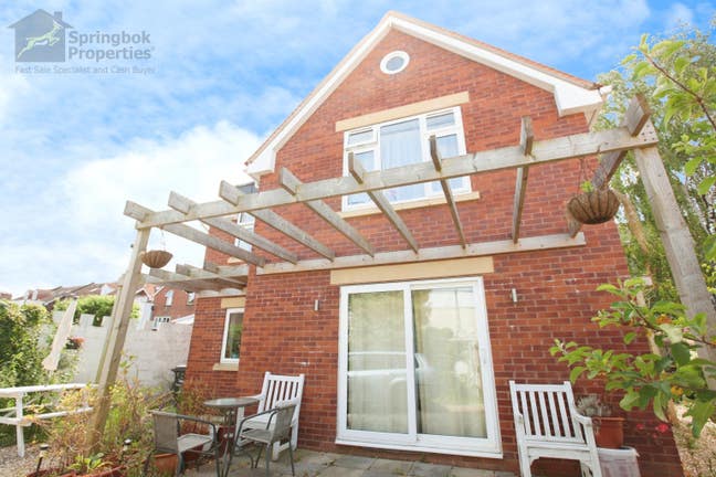 New build 4 bed detached house...rooms for rent. Main Photo