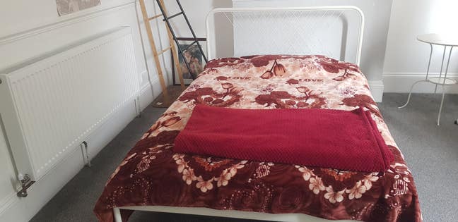 Beautiful master bedroom near Upton park Station Main Photo