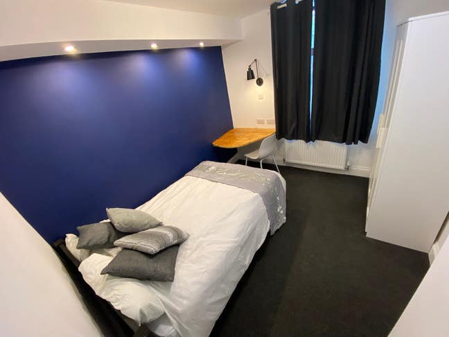 Lovely Room in House close to tram Main Photo