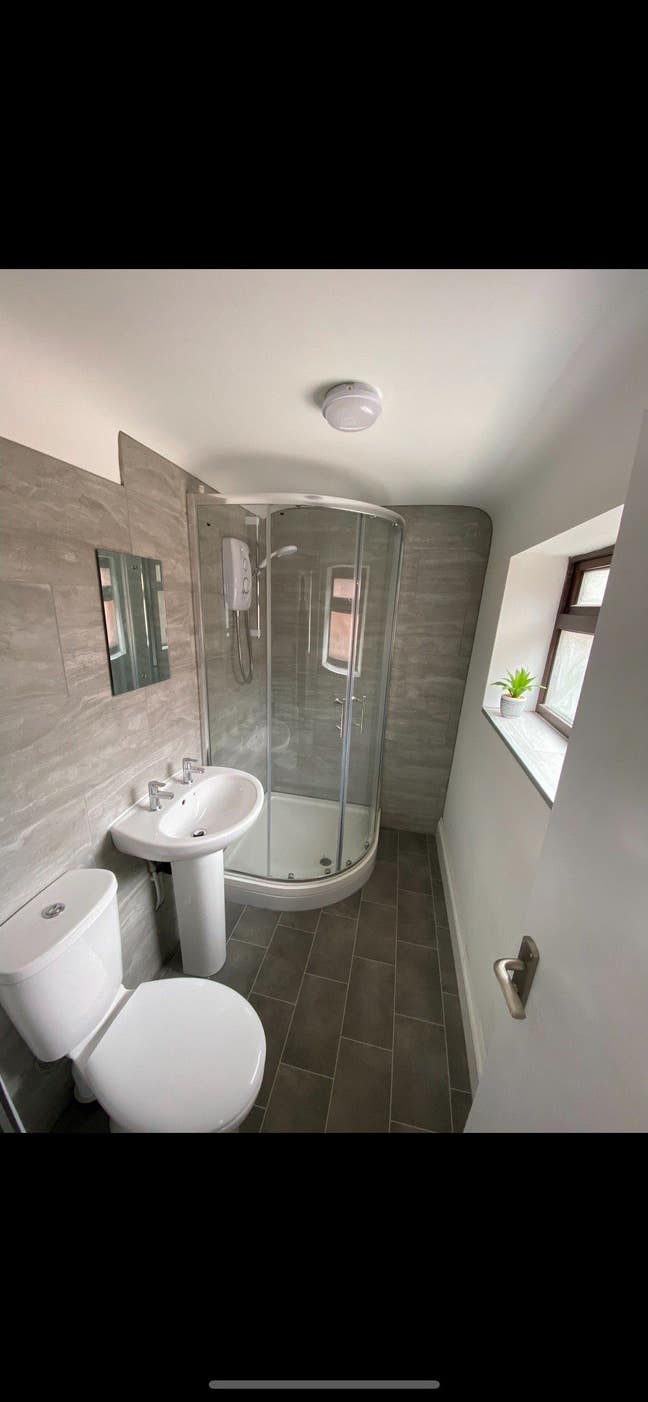 Lovely Room in House close to tram Main Photo