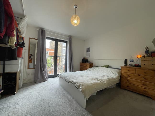 Bright & Spacious Double Room Main Photo
