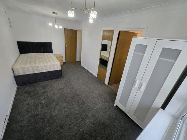 1 Bed Flat - Newly Renovated Main Photo