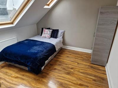 En-Suite in Lovely Heaton Apartment  Main Photo