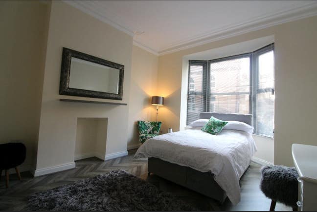 2 Rooms for the Price of 1!! Main Photo