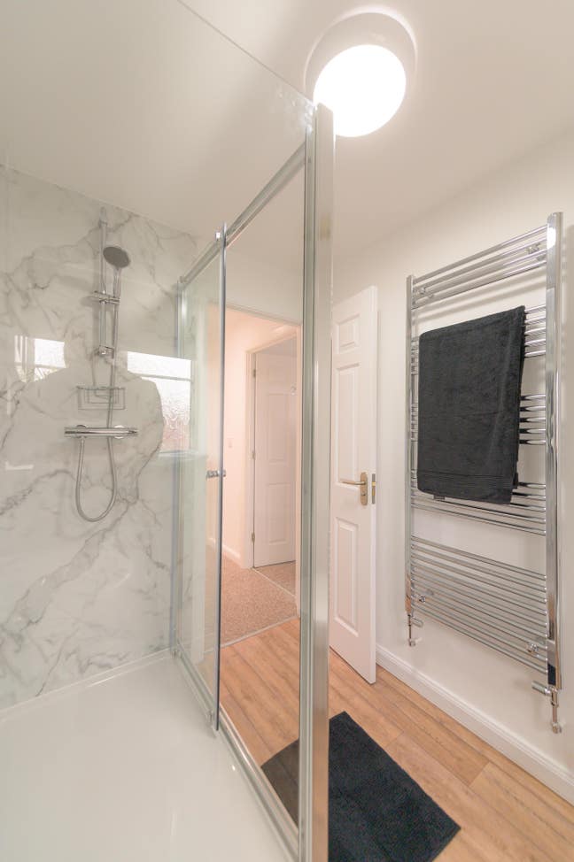 Spacious Ensuite & Double Rooms - NR5 Main Photo