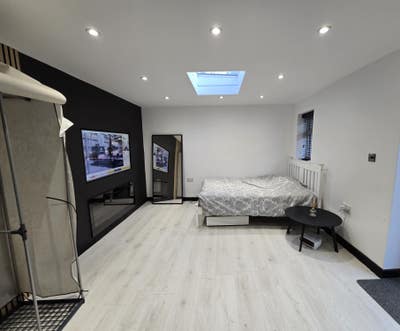 Newly Furnished Studio Flat Main Photo