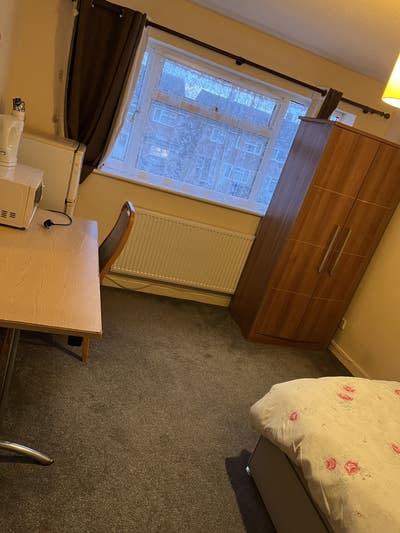  Double room Female preferred low rate and deposit Main Photo