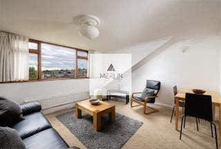 One Double Bedroom Flat - Spacious Living Area  Main Photo