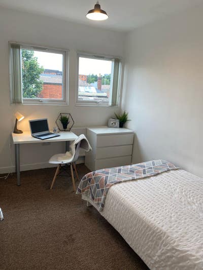 Double bed room with ensuite for rent! Main Photo