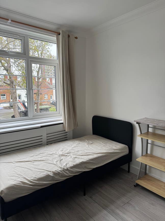 Great single room in hendon Main Photo