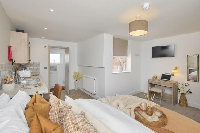 Close to city centre - stunning studios Main Photo