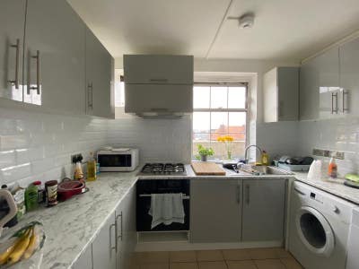 Amazing 3 bed flat with living room, Av. May 1st Main Photo