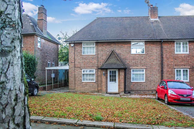 A double room in a lovely 4 bed semi-detached  Main Photo