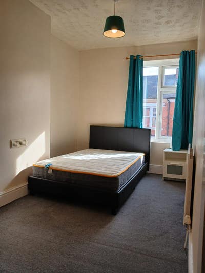 Double Room nearTrain Station/Twn Centre Main Photo