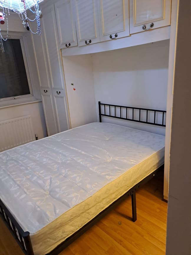 Ensuite room 4 short let Main Photo