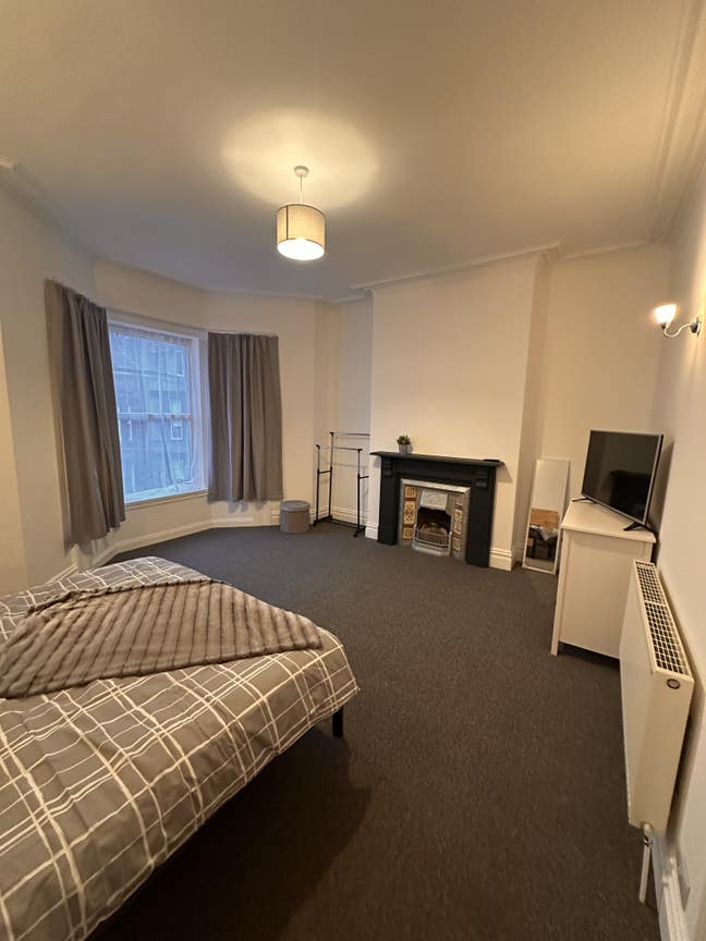 Brand New Large HMO suited for yellow shift bae Main Photo