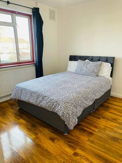 Double room  available in Hayes  Main Photo