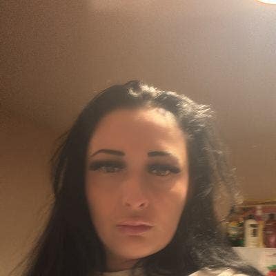 Hi my names Faye Im currently living in Tilbu... Main Photo