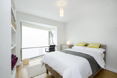 Double en-suite Toby Lane E1 Main Photo