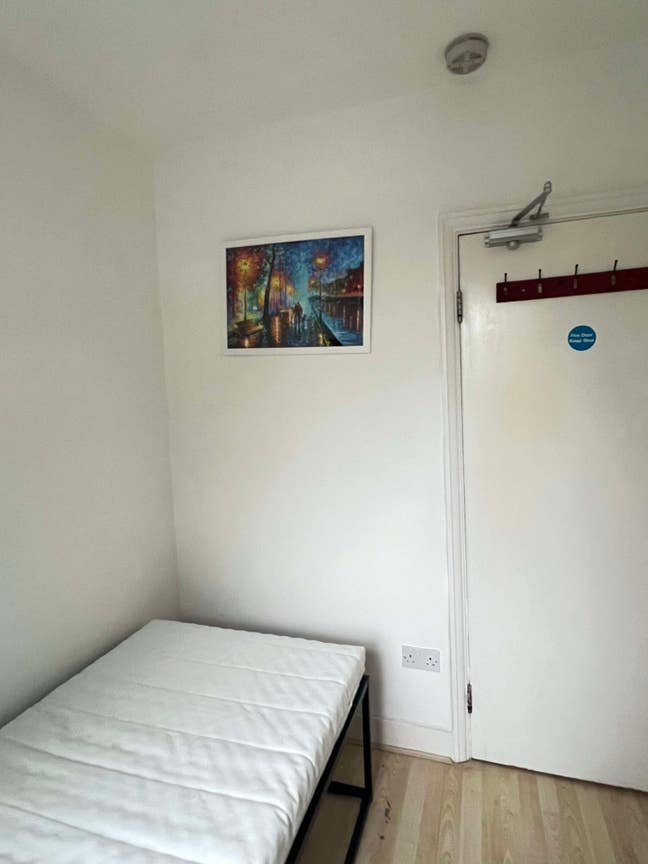 Cosy little room in a very quiet house available Main Photo