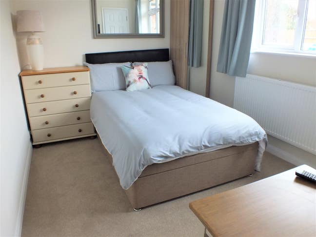 ONE LEFT!! Large Room near Thames Valley Park Main Photo
