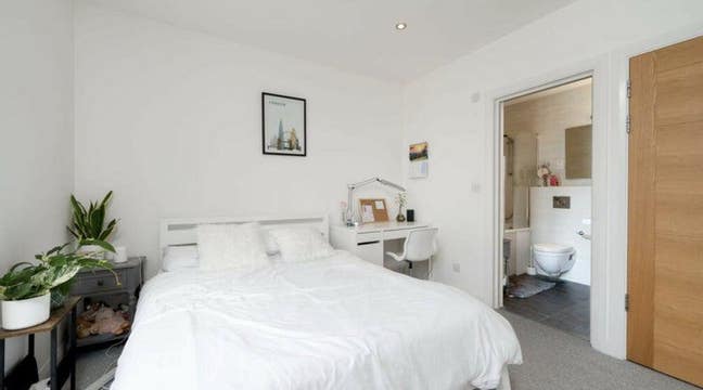 2 Spacious Ensuite Double Rooms Main Photo