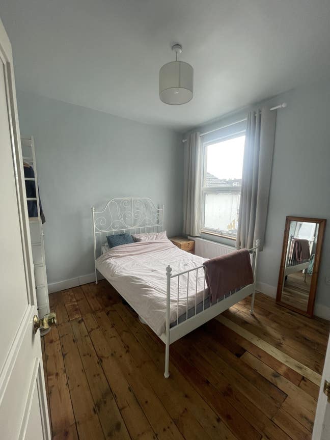 Short Term Room in East London Main Photo