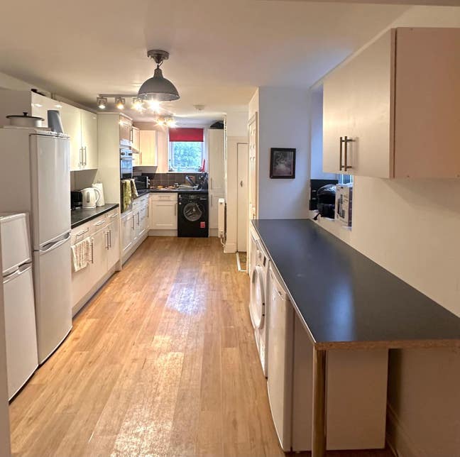 New Ensuite Room Available Now  No Fees Main Photo