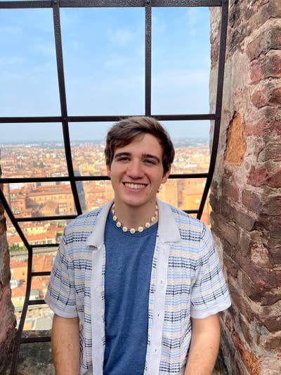 Young professional looking for East London share Main Photo