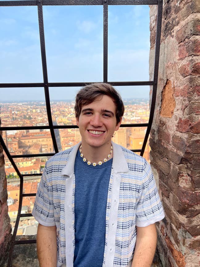 Young professional looking for East London share Main Photo