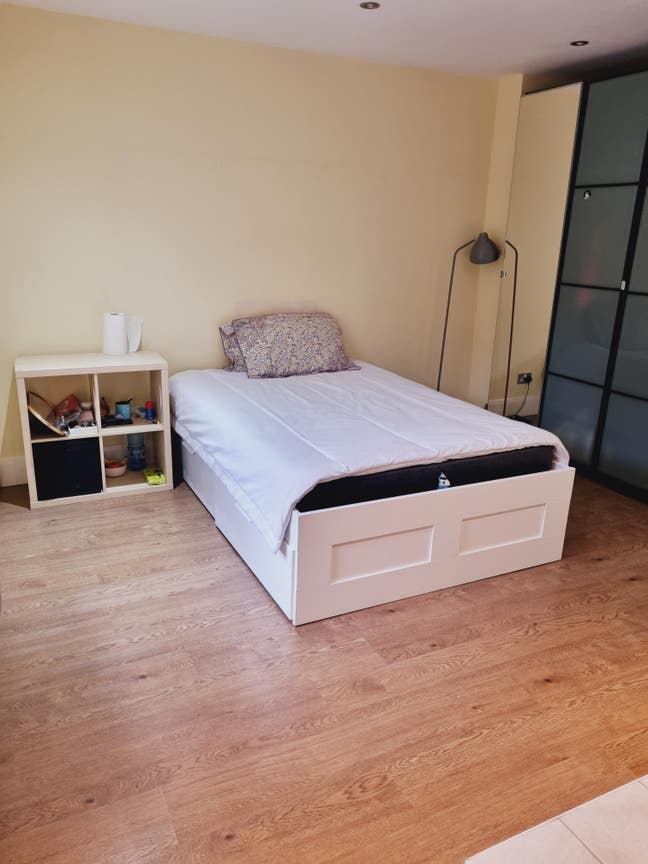 Ensuite large double for employed Main Photo