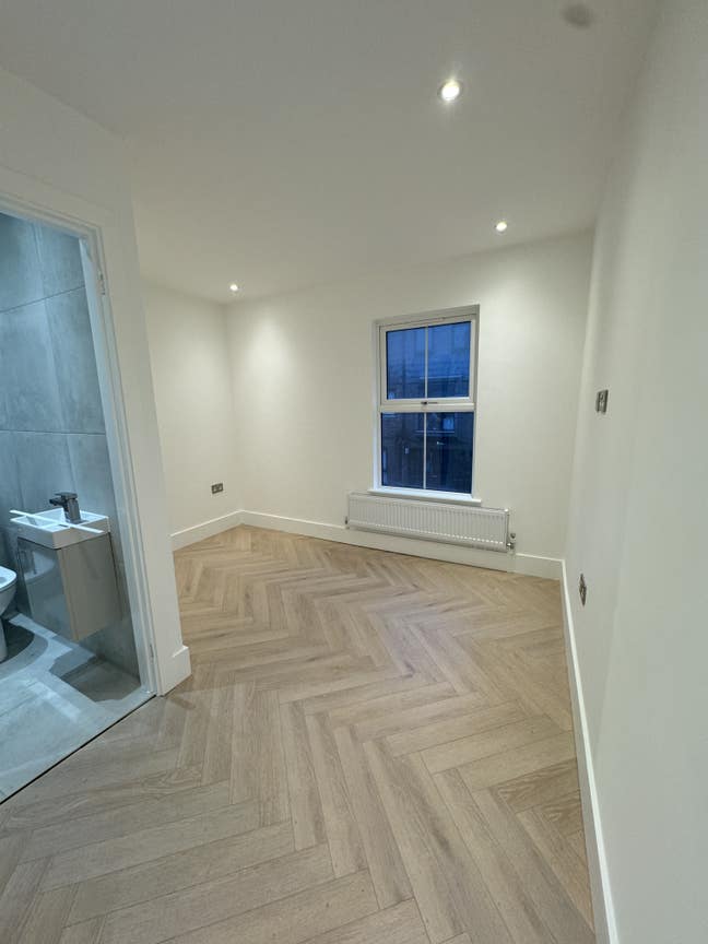 Beautiful newly refurbished room to rent  Main Photo