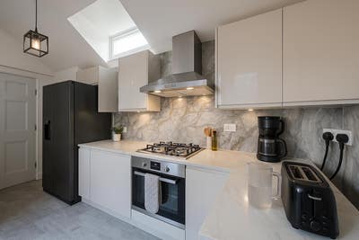 *** Specious Room available -  Town centre *** Main Photo