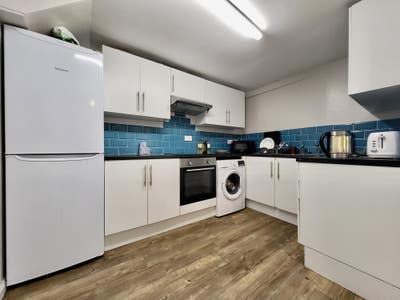 Fully Furnished Single Room  Main Photo