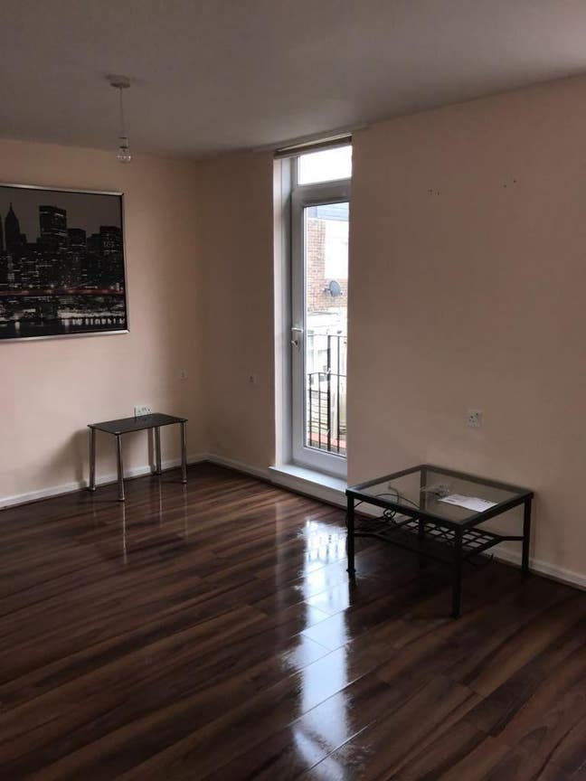 Flat in Northolt UB5 6ES Main Photo