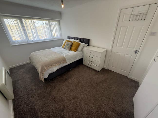 Spacious 4 Bed in Bromley (Heather End) Main Photo