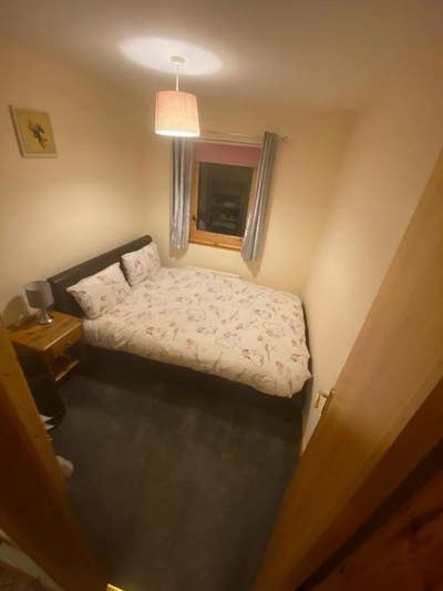 Small Kingsize Room in quiet home - Mon-Fri only Main Photo